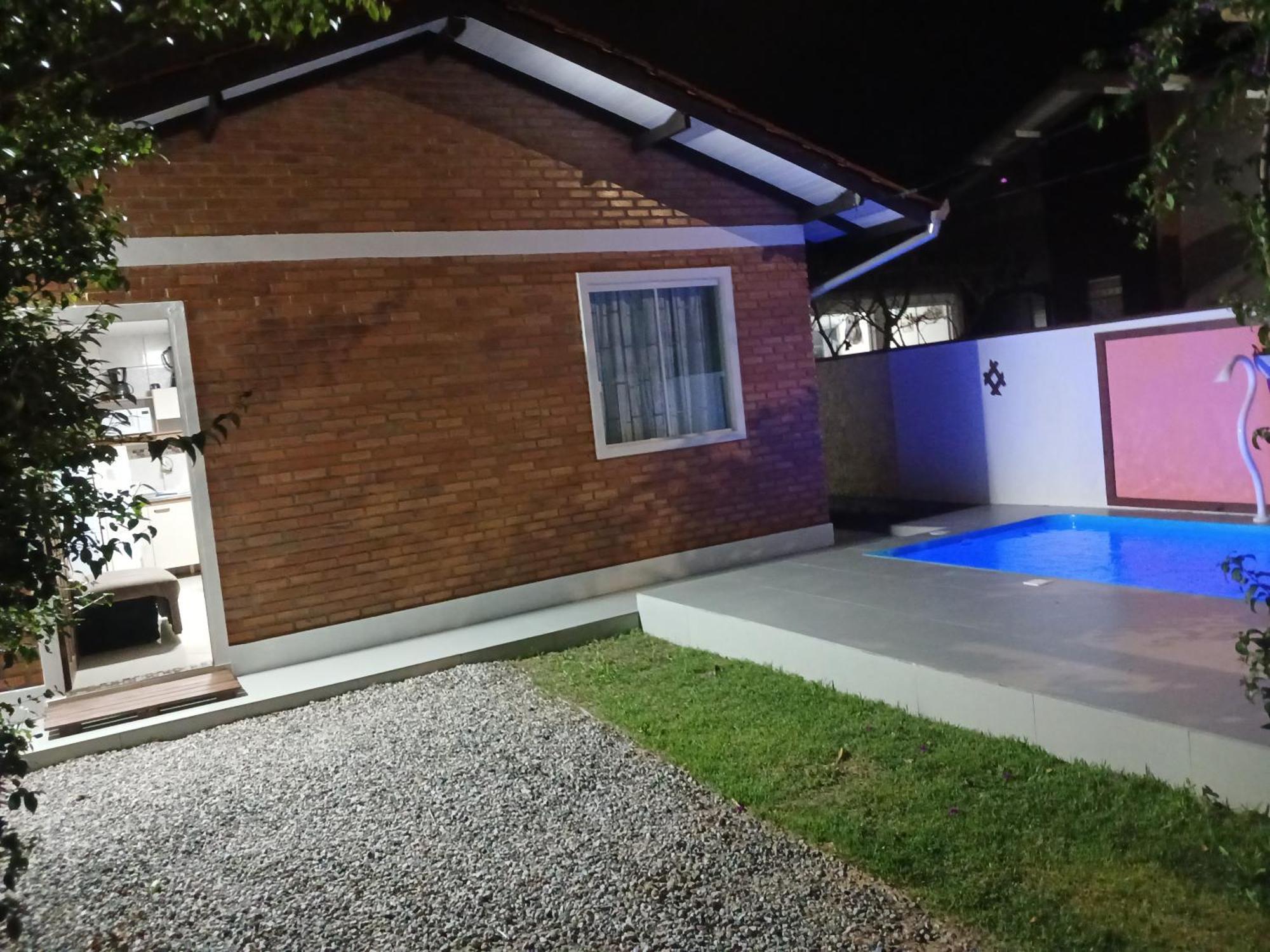 Casa Em Florianopolis, Rio Vermelho, 2 Quartos, Florianopolis